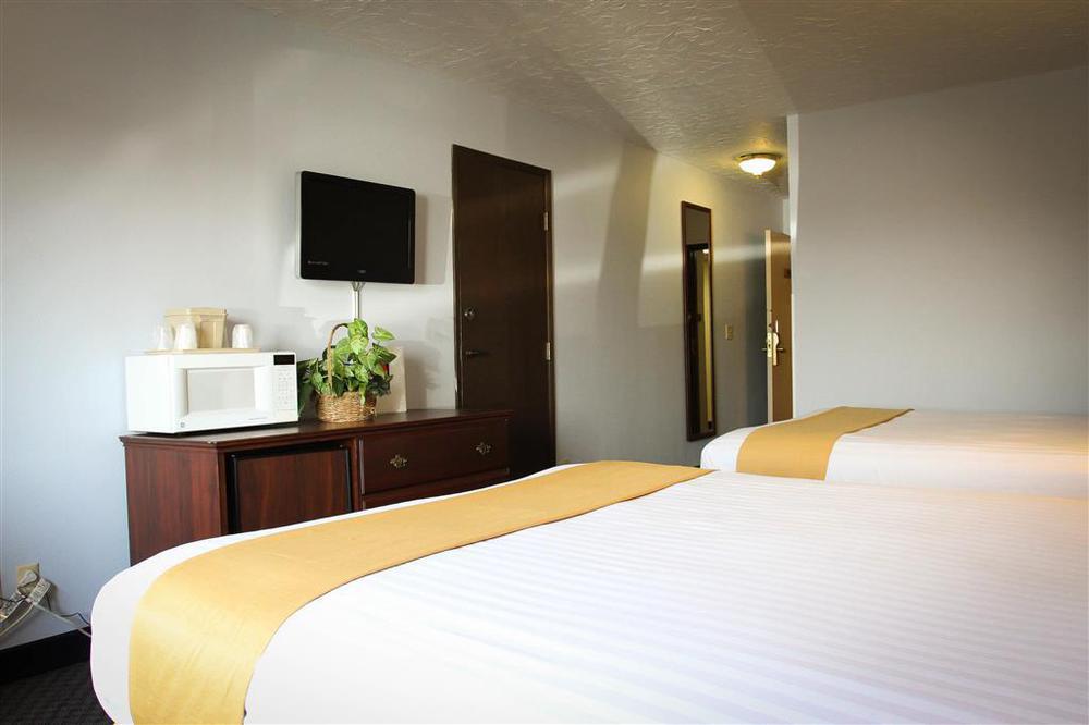 Clover Island Hotel